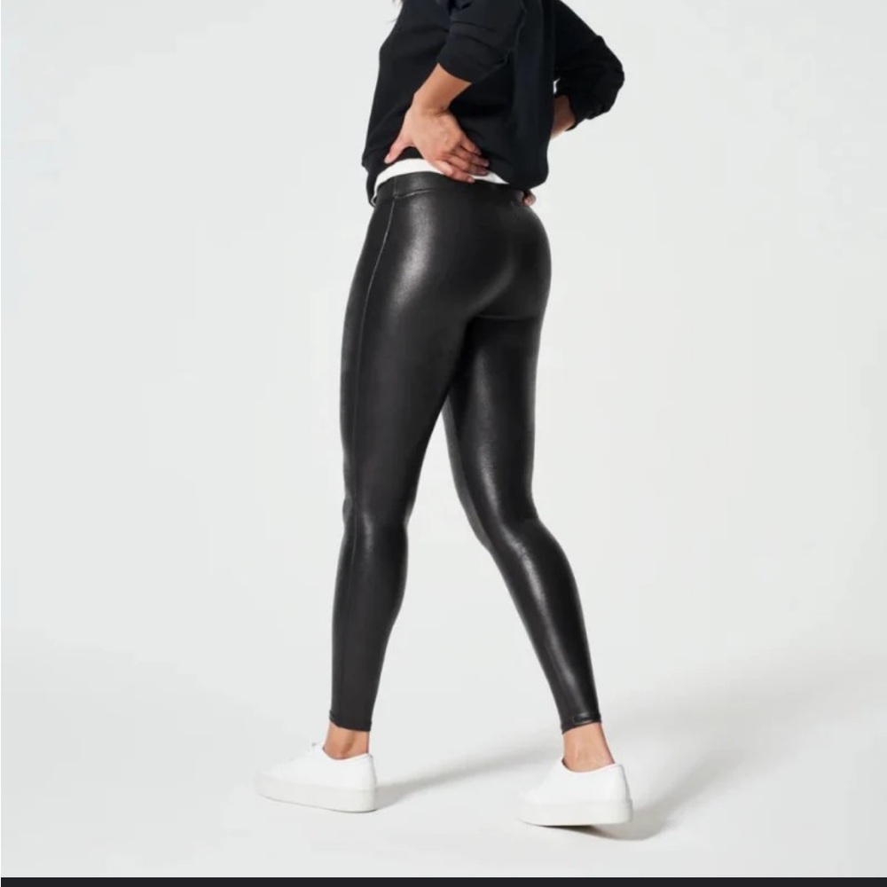 (14) SPANX Leggings